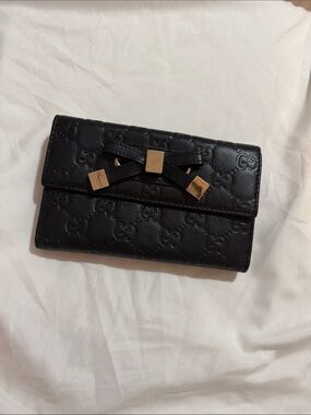 Gucci Guccissima Princy continental wallet with bow detail.